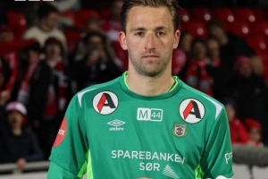 挪威联赛门将获评全场最佳，获得四盒鸡蛋作为奖品