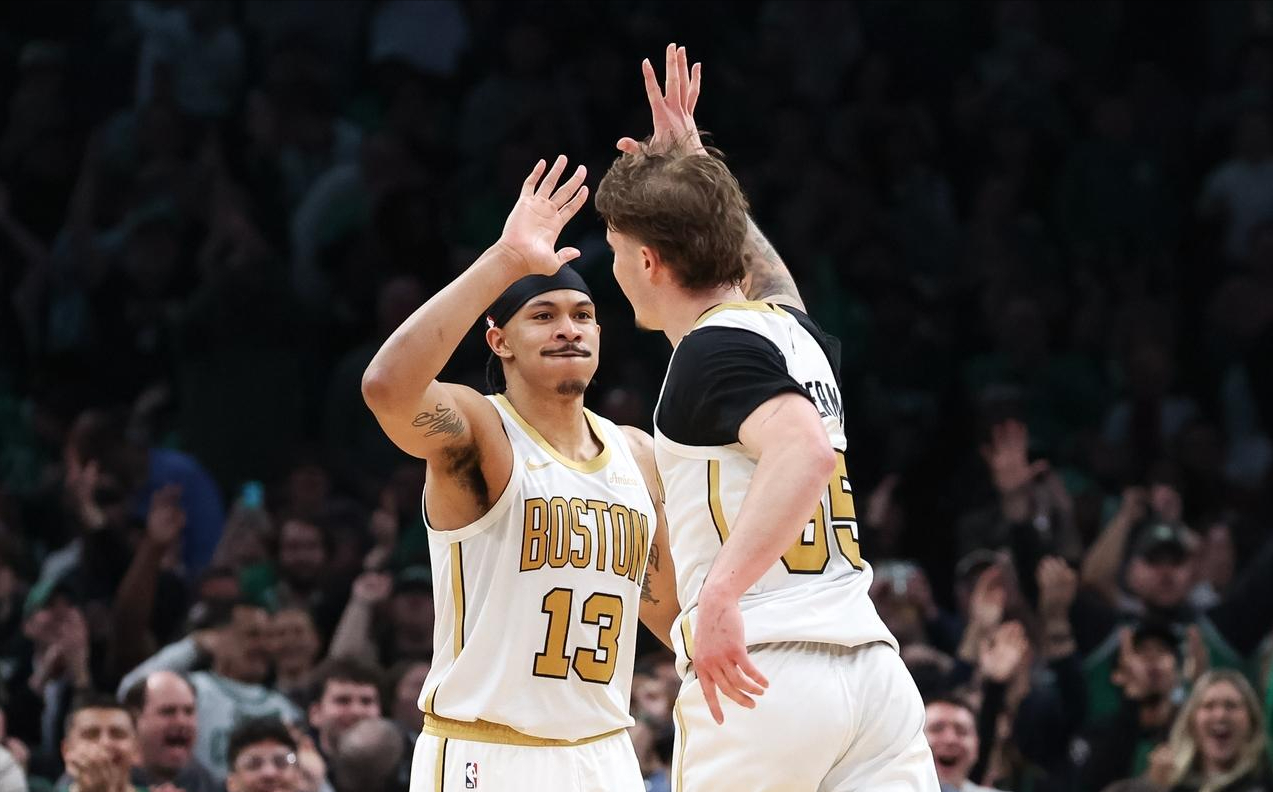 开云体育官网-常规赛收官战红黑榜,绿军展现深度掘金展现决心,一队搬石砸脚